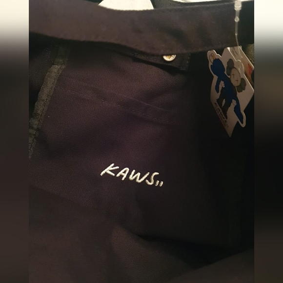 KAWS x Uniqlo Hands Tote Bag Color: BlackNWT - Picture 3 of 4